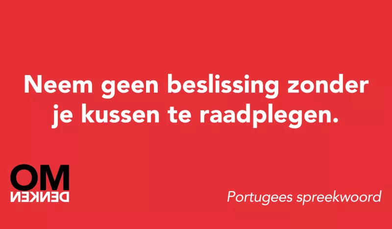 Tegel van  - Neem geen beslissing zonder je kussen te raadplegen.
