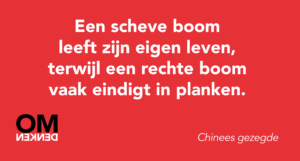 Een scheve boom leeft zijn eigen leven, terwijl een rechte boom vaak eindigt in planken.