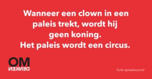 Wanneer een clown in een paleis trekt, wordt hij geen koning. Het paleis wordt een circus.